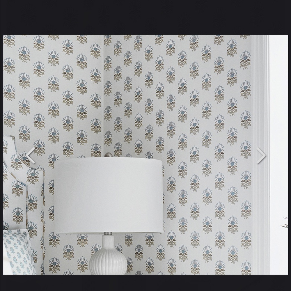Natty in Polly wallpaper